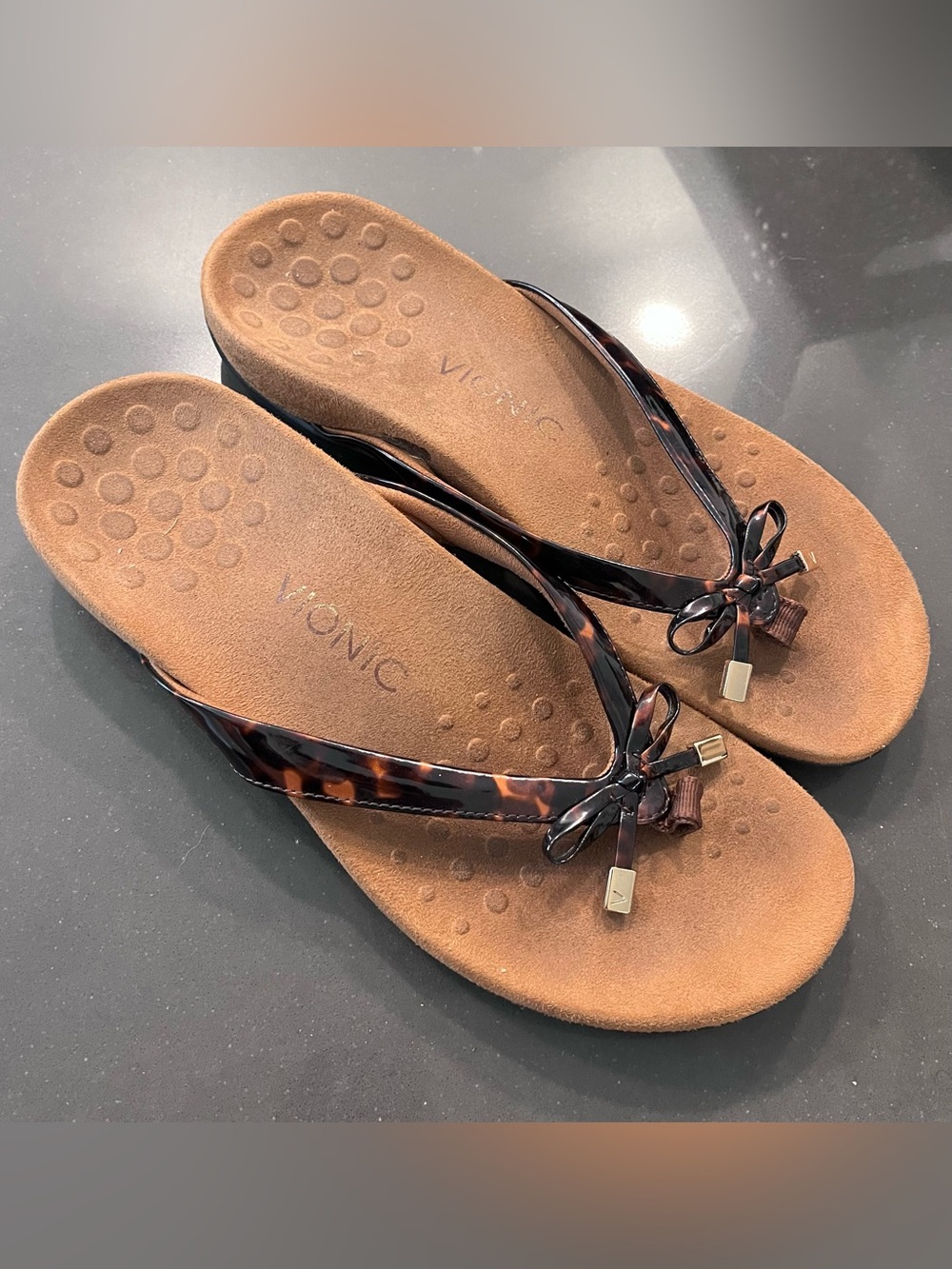 Vionic Women's Tortoiseshell Bow Flip Sandals - Brown Size 9 Shoes